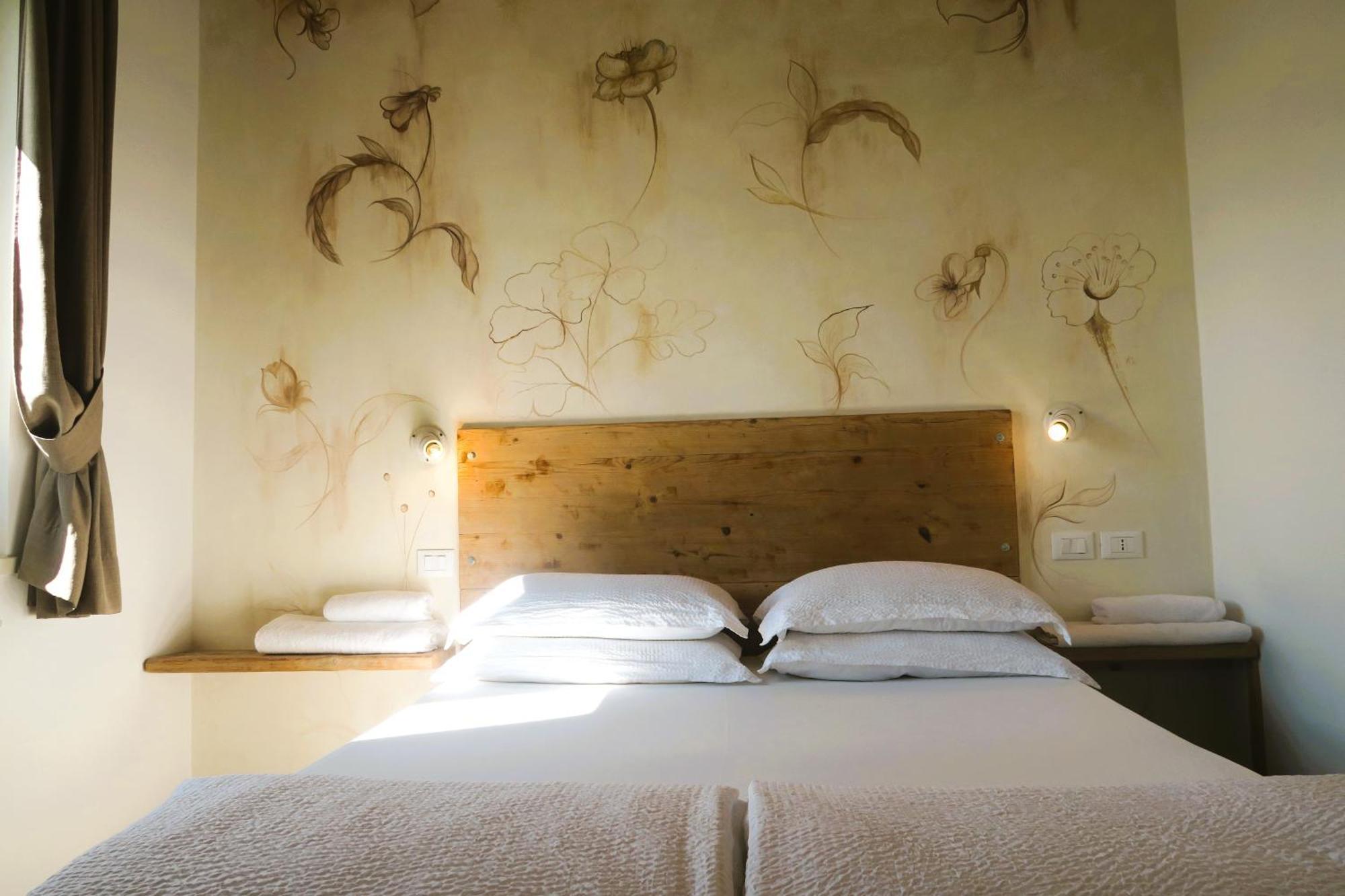 Oasi Da Vinci Aparthotel Tignale Exteriör bild