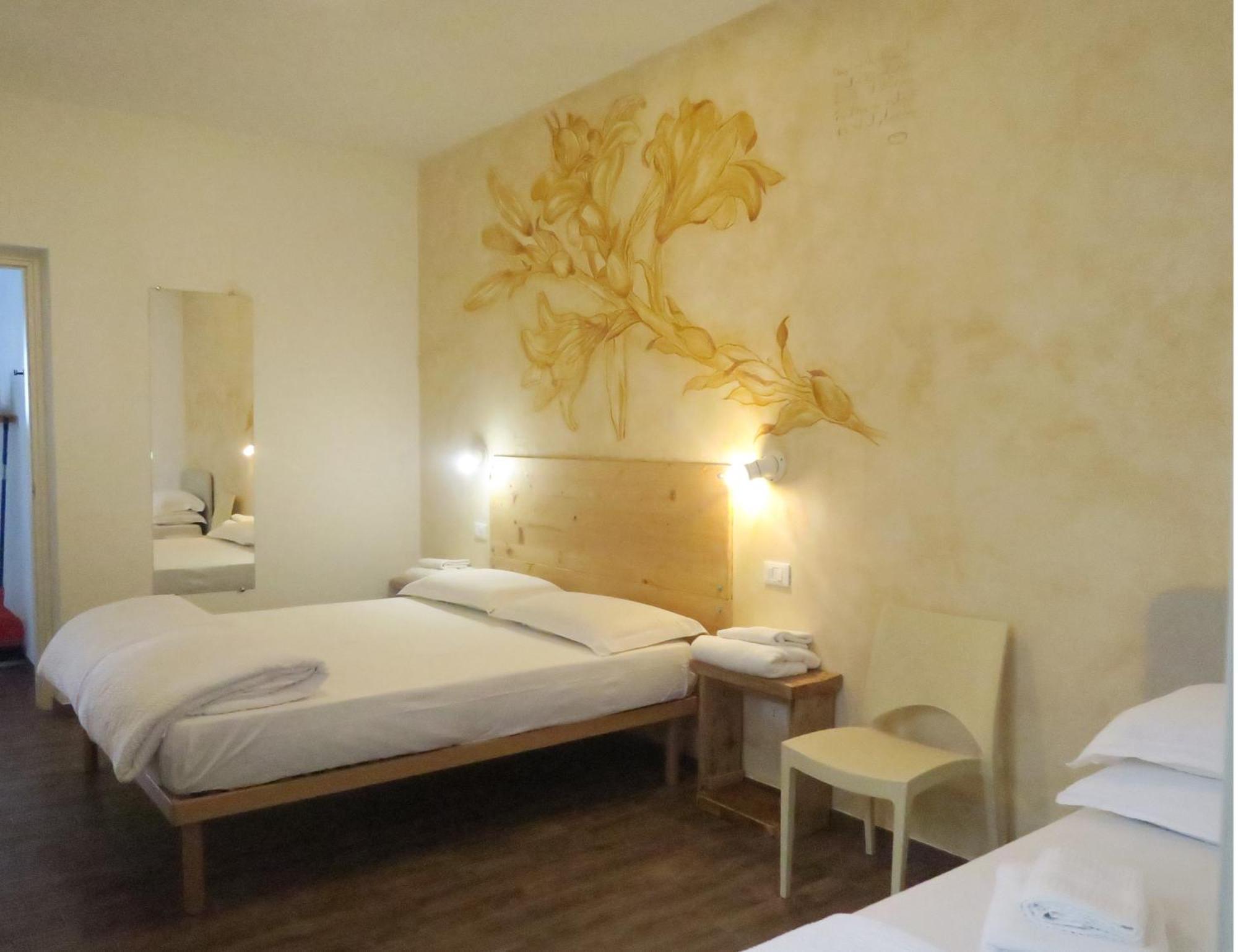 Oasi Da Vinci Aparthotel Tignale Exteriör bild