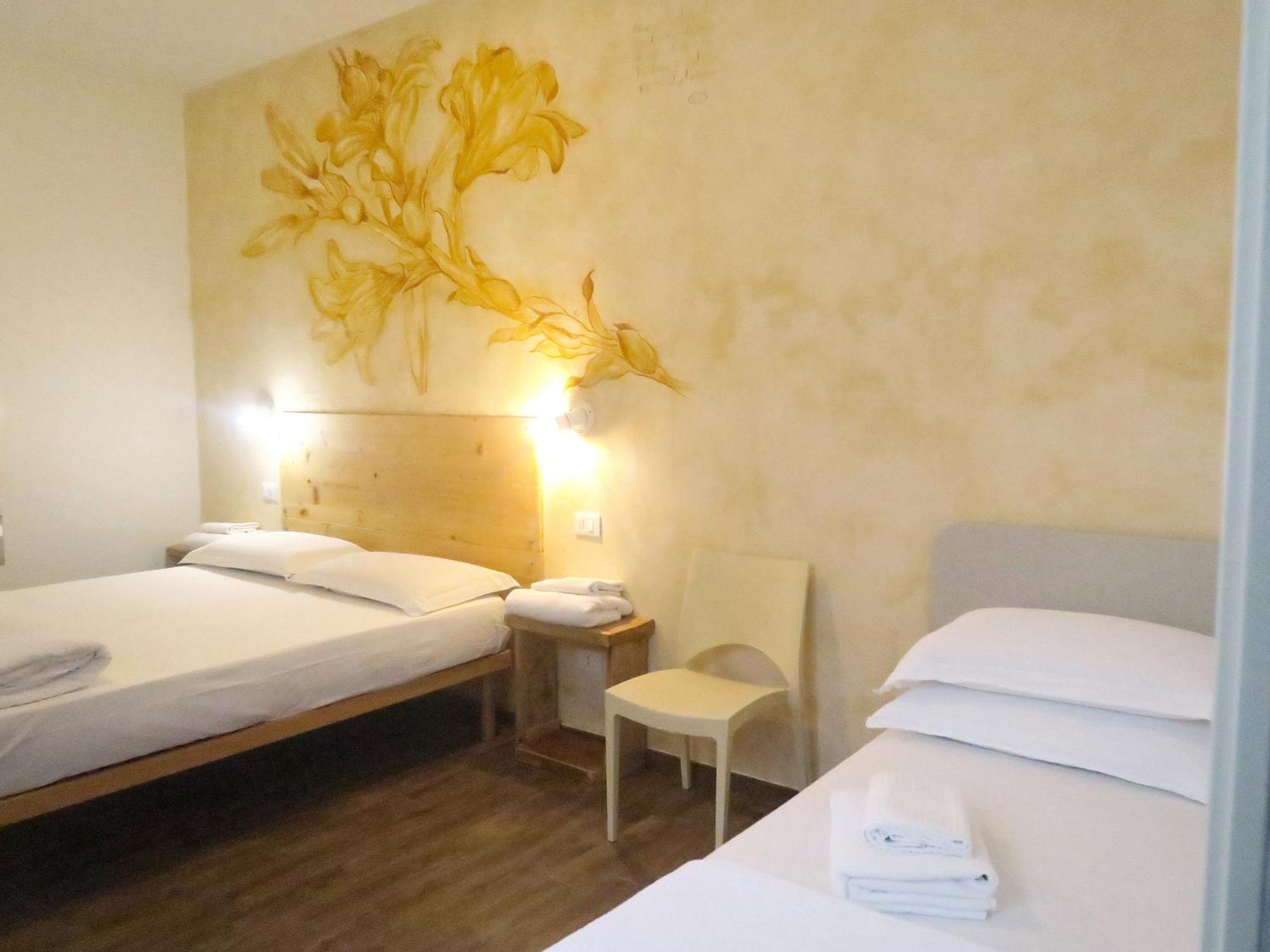 Oasi Da Vinci Aparthotel Tignale Exteriör bild