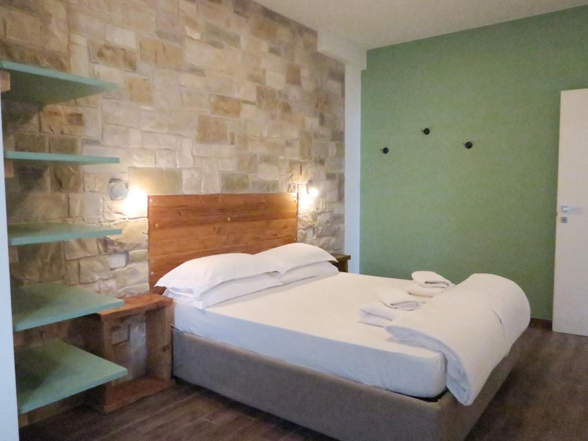 Oasi Da Vinci Aparthotel Tignale Exteriör bild