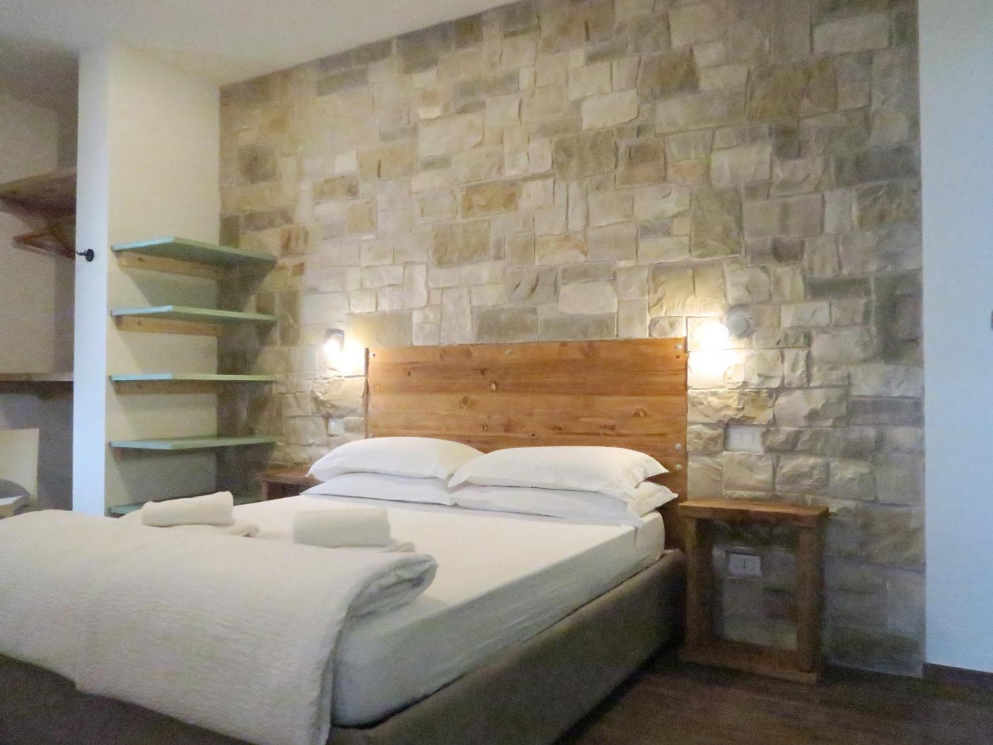Oasi Da Vinci Aparthotel Tignale Exteriör bild