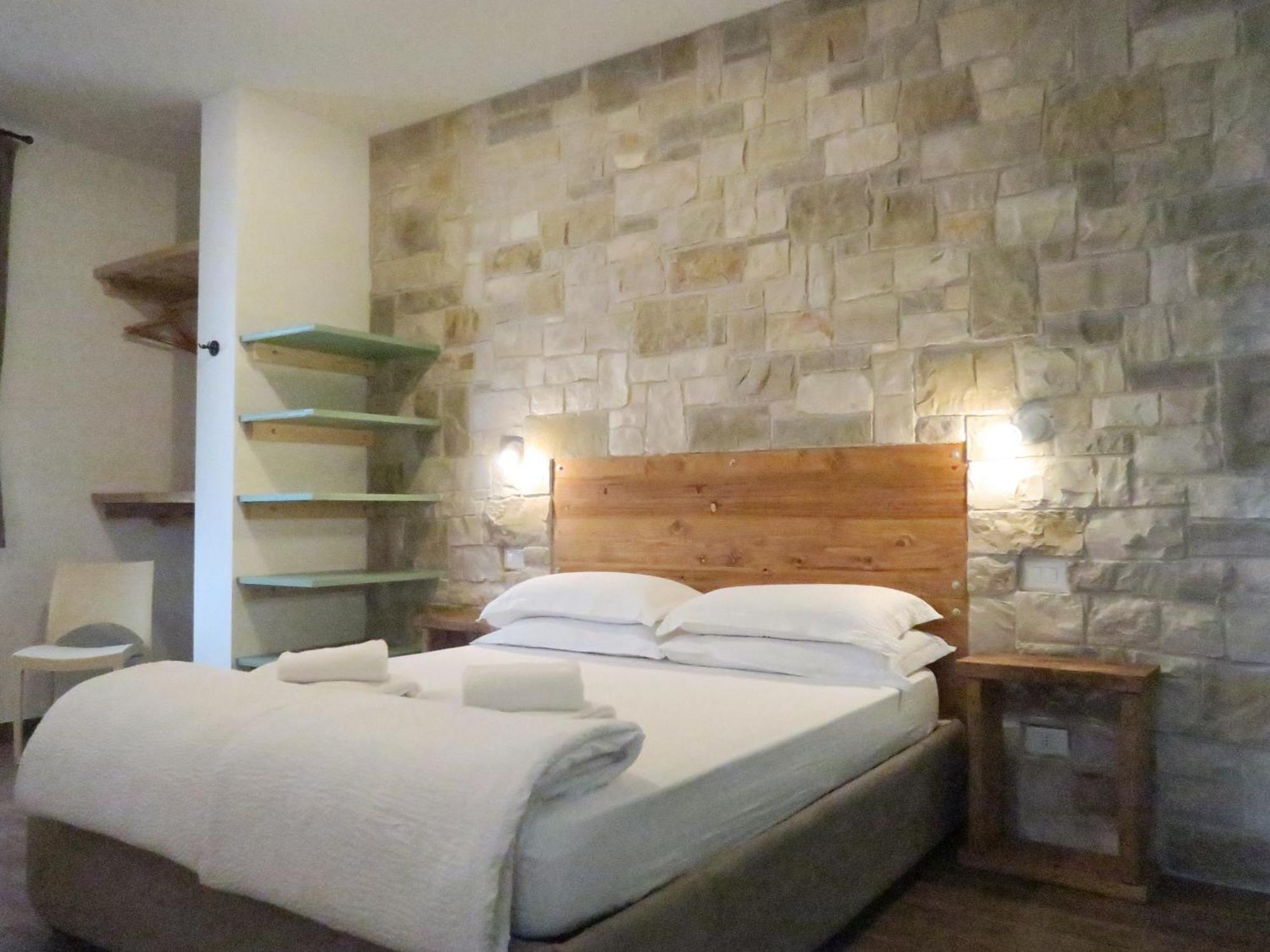 Oasi Da Vinci Aparthotel Tignale Exteriör bild