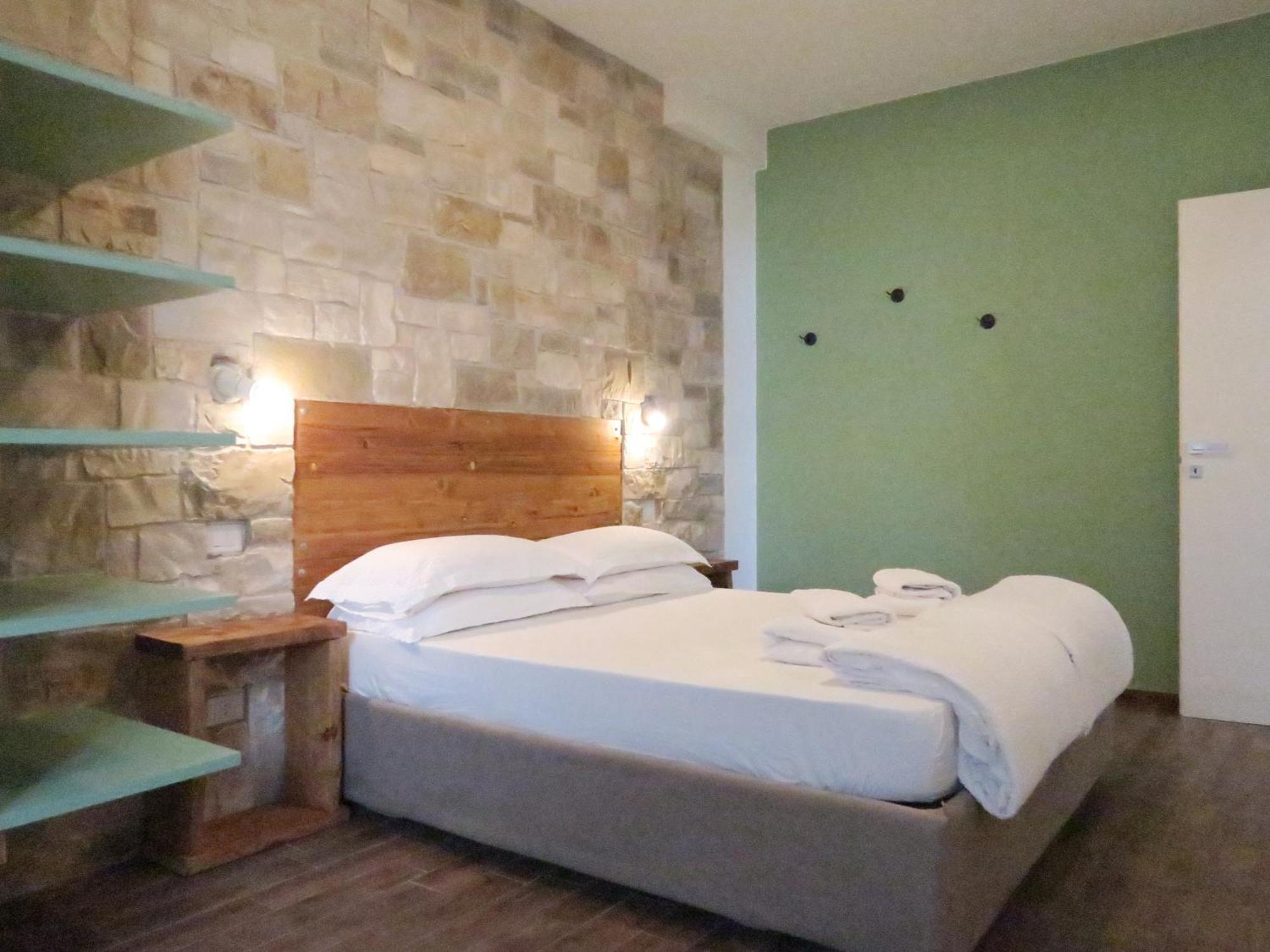 Oasi Da Vinci Aparthotel Tignale Exteriör bild